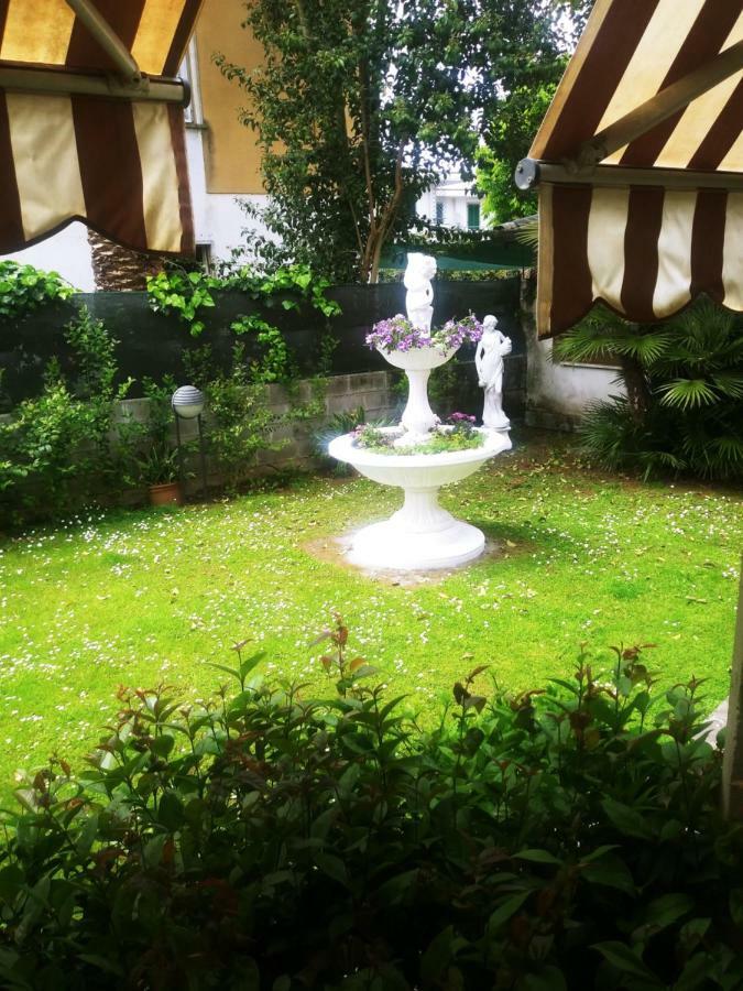 Hotel Villa Claudio Марина-ді-Масса Екстер'єр фото